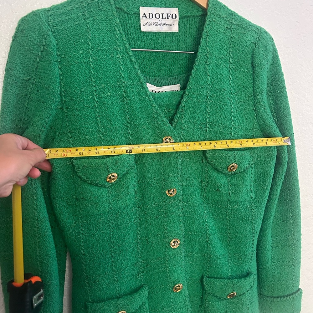 VINTAGE ADOLFO DOMINGUEZ SAKS FIFTH GREEN TWEED JACKET/SKIRT WITH GOLD ACCENTS. - Picture 9 of 10